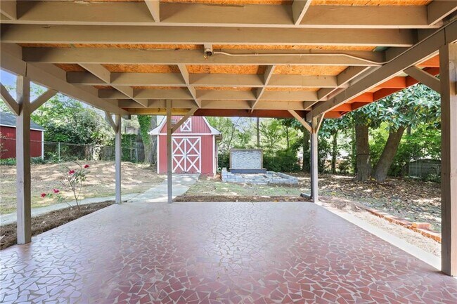 Building Photo - 2311 Robin Ln SE