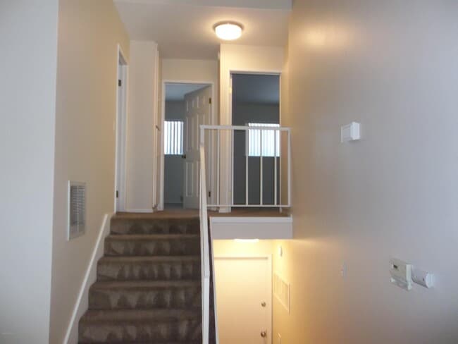 Building Photo - 1425 Ramona Dr