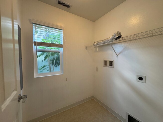 Building Photo - Stunning 4 Bedroom with 3 Bathroom Home in...