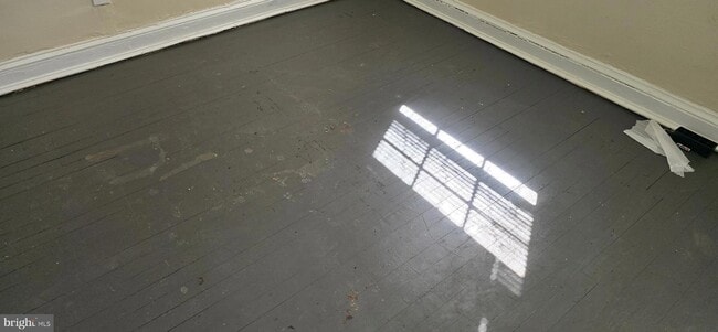 Building Photo - 604 Mellon St SE