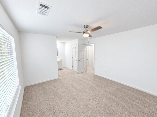 Building Photo - 5769 Dewsbury Ln