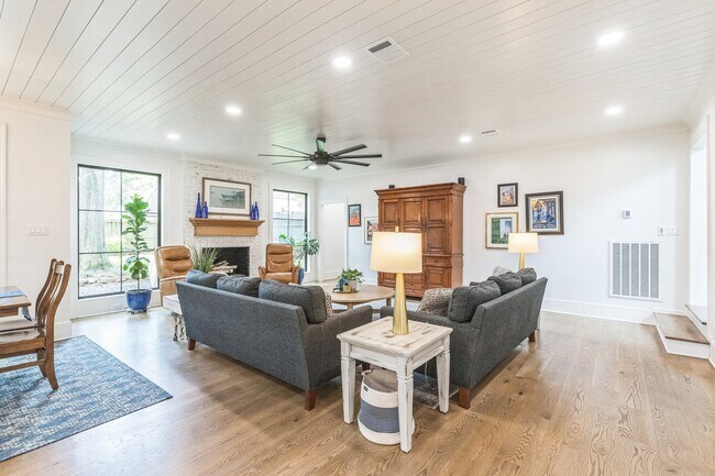 Building Photo - 4810 Middle Falls Dr