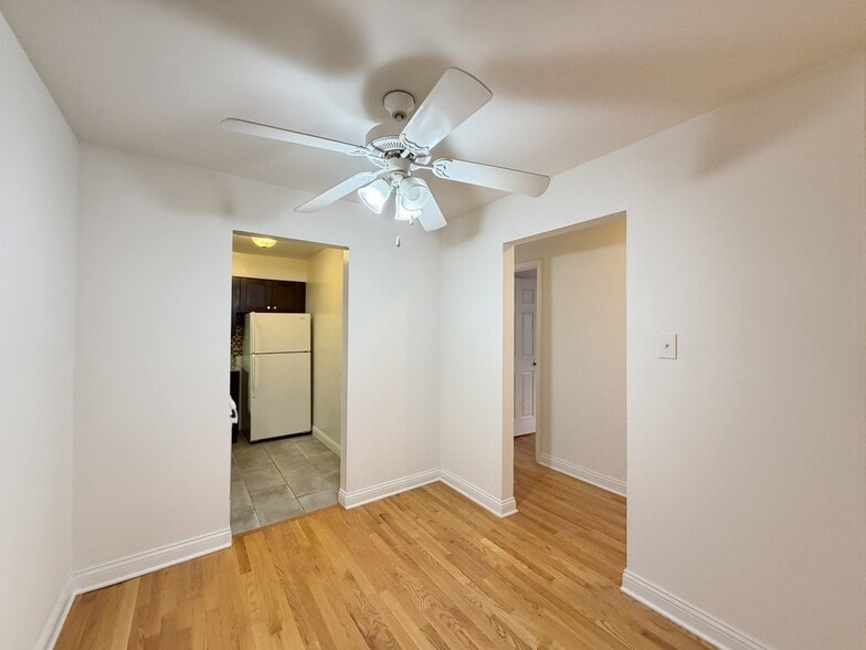 Building Photo - 3710 N Pine Grove Ave