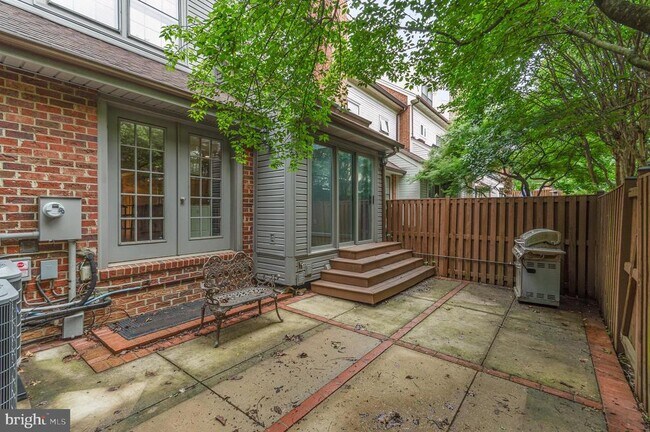 Building Photo - 6311 Chaucer Ln