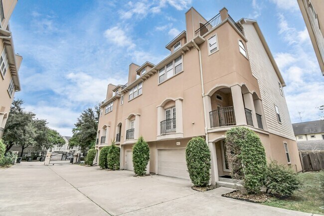 Building Photo - 5625 Dolores St