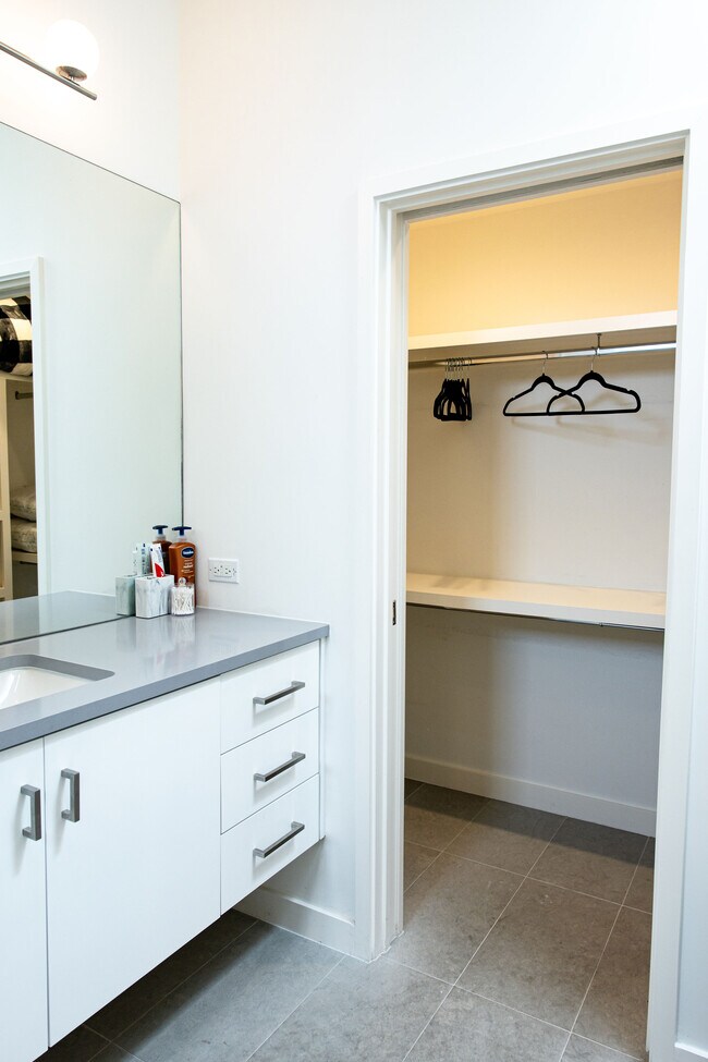 Building Photo - 507 S Park Dr