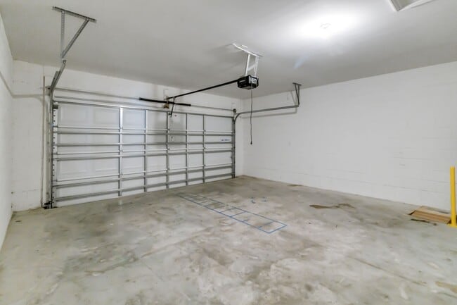 Building Photo - Beautiful 4/2 Energy Efficient Home in St. Cloud w/ Fully Fenced Yard