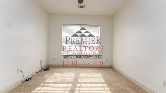 Building Photo - 9 Greyhawk Ct