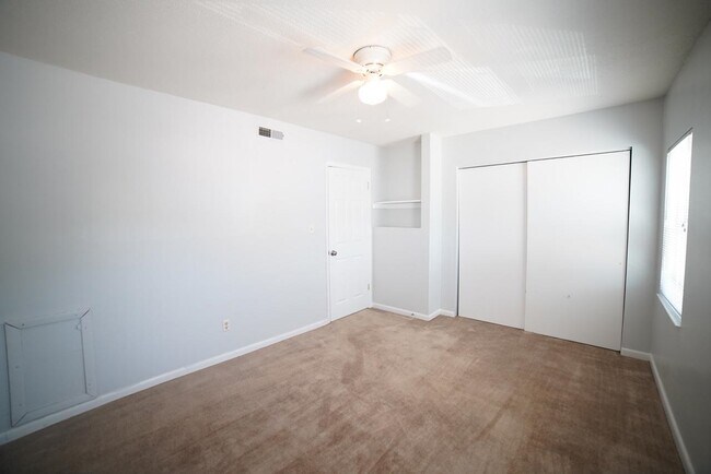 Building Photo - 2325 W Pensacola St