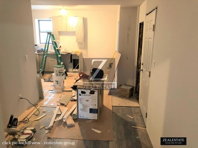 Building Photo - 2472 3rd Avenue