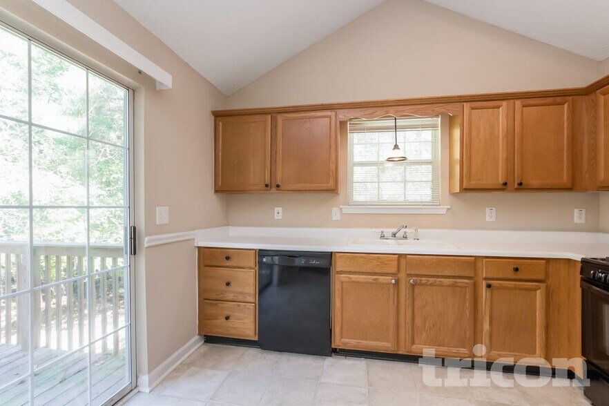 Building Photo - 4900 Tahoe Ct