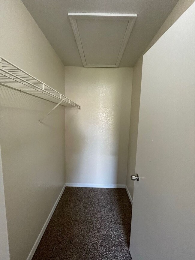 Building Photo - 2550 N Alafaya Trail