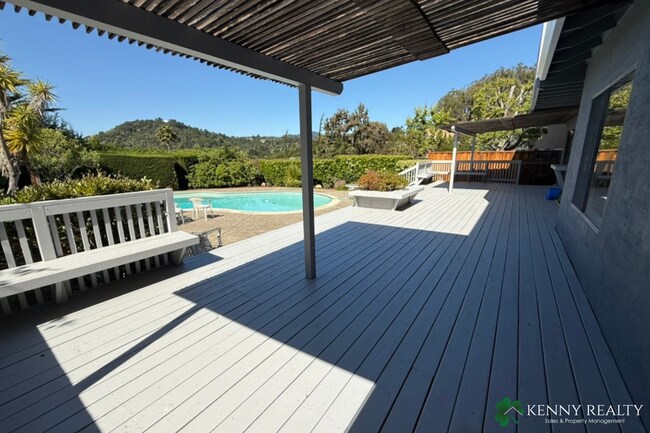 Building Photo - Large Updated 5 Bedroom Home in San Mateo ...