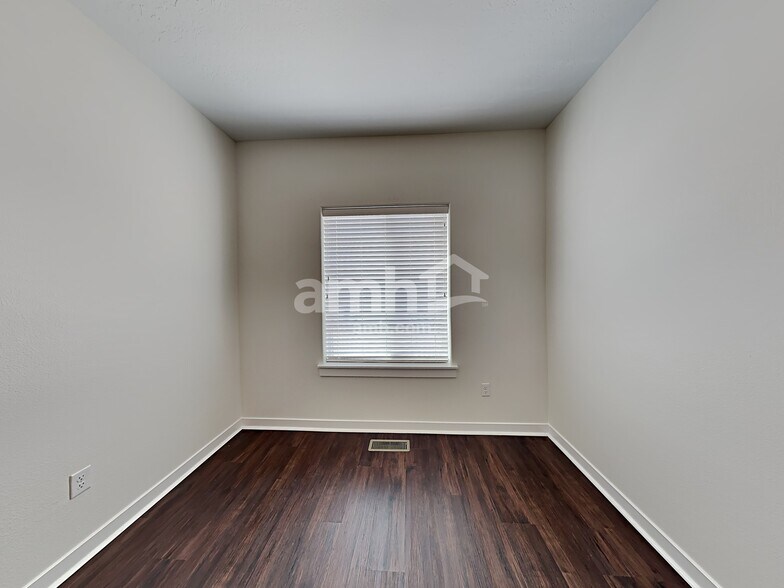 Building Photo - 6050 N Seacliff Ave