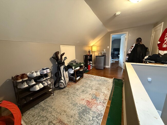 Building Photo - Stunning 5 Bed 2 Bath House Located in the...