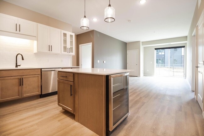 Building Photo - 6450 37th Ave NW