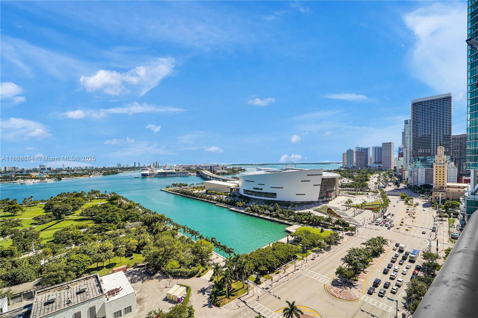 Building Photo - 900 Biscayne Blvd