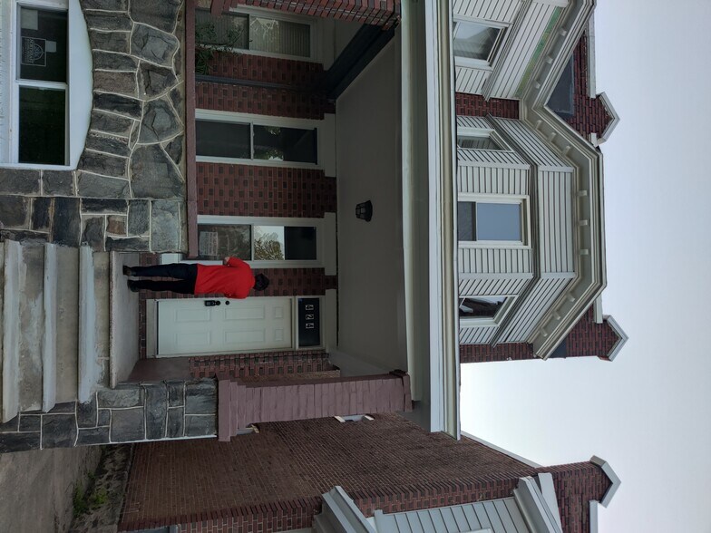 Building Photo - 424 N Hilton St