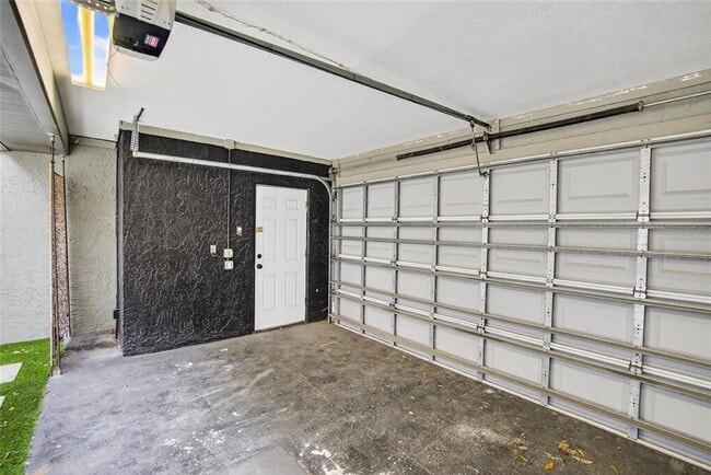 Building Photo - 162 E Davis Blvd