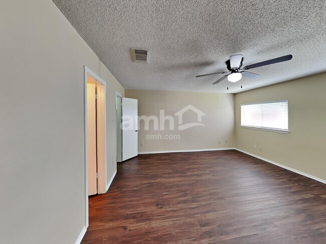 Building Photo - 9815 Criswell Crk