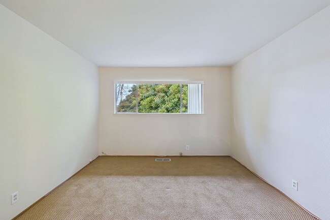 Building Photo - 1333 Regent St