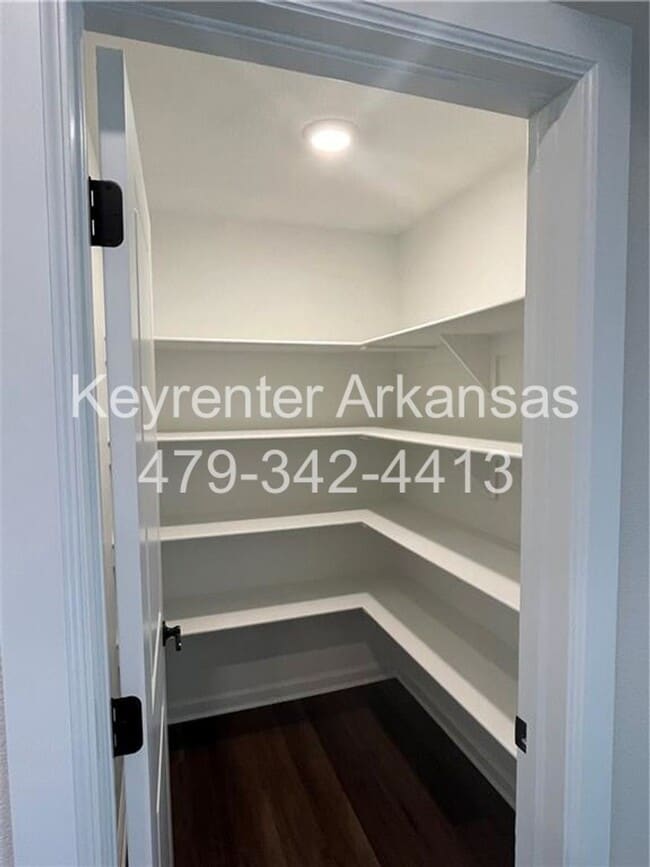 Building Photo - Modern 3-Bed, 2-Bath Home with Fenced Yard