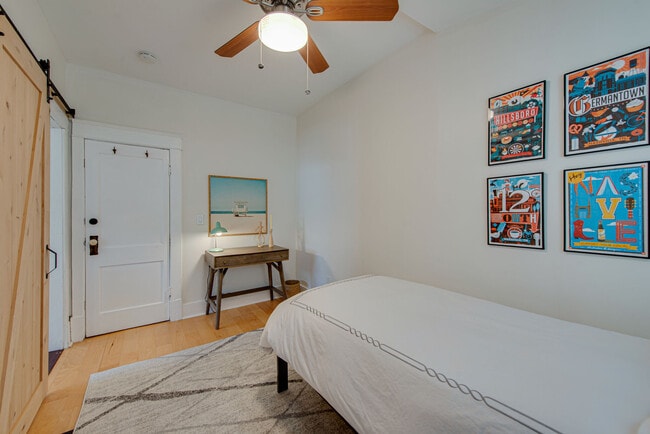 Building Photo - 2231 Blair Blvd