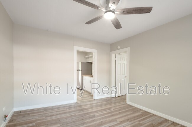 Building Photo - 811 Sam Houston