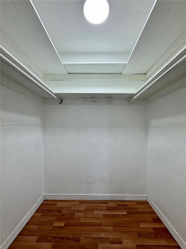 Building Photo - 160 Royal Palm Rd