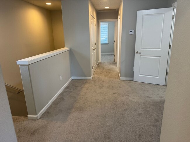 Building Photo - Amazing 3 bedroom home