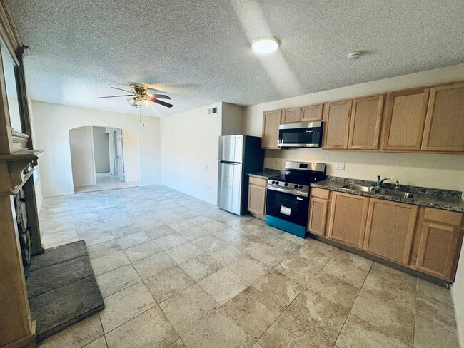 Building Photo - 1641 Loma Ln
