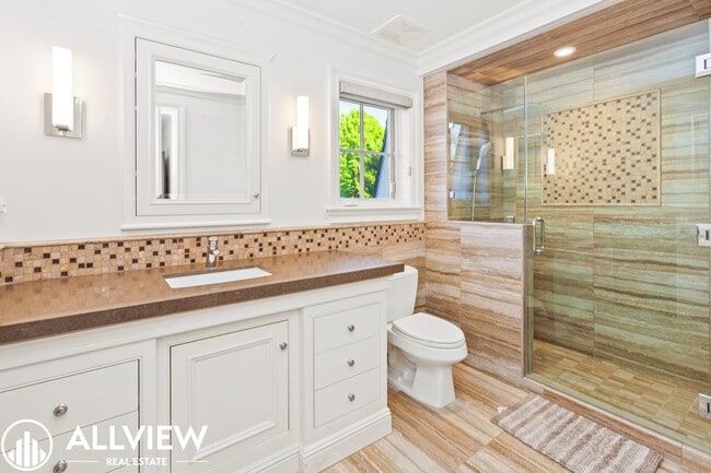 Building Photo - Stunning 3 Bedroom + Bonus Room 3.5 Bath A...