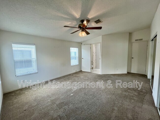 Building Photo - 10614 Hayden Ave