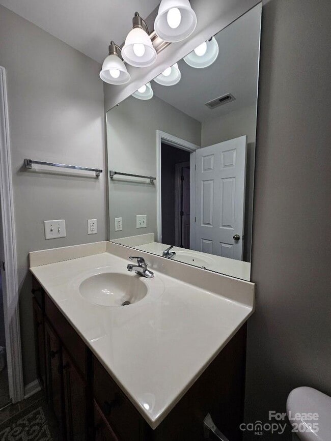 Building Photo - 2219 Crosscut Dr