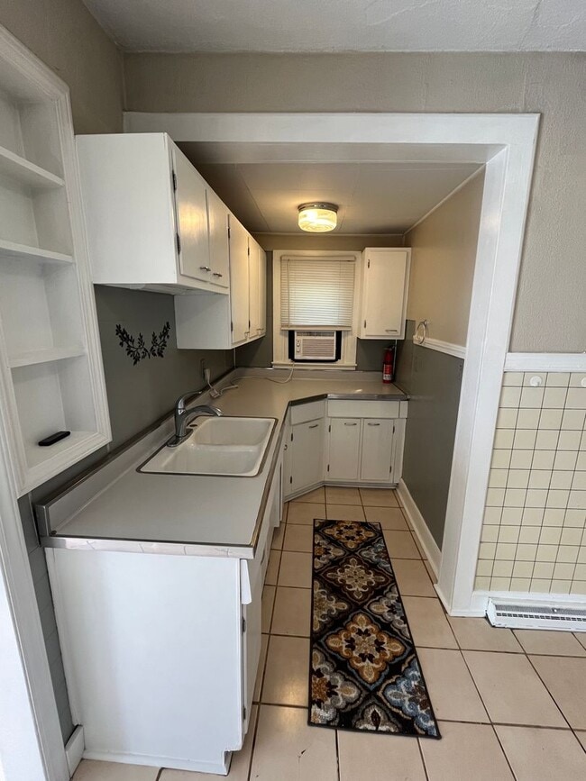 Building Photo - Charming 2-bedroom, 1-bathroom house