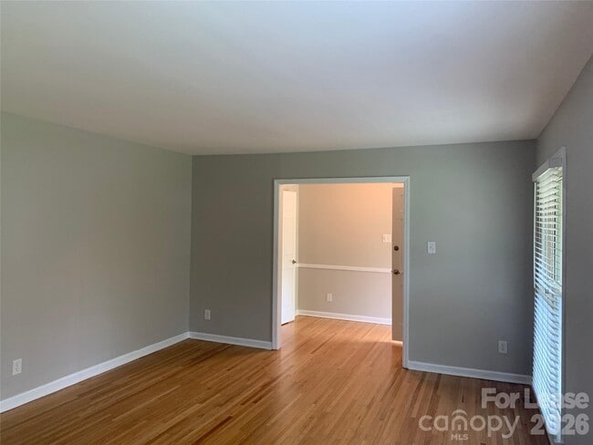 Building Photo - 1130 Cheddington Dr