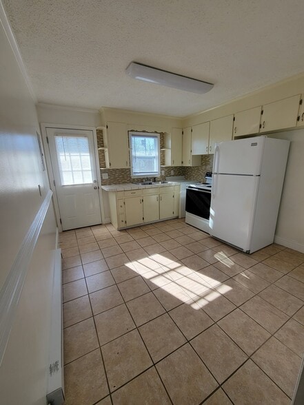 Building Photo - 301 Culbreth Ave