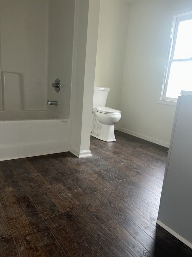 Building Photo - 721 Pickens Dr