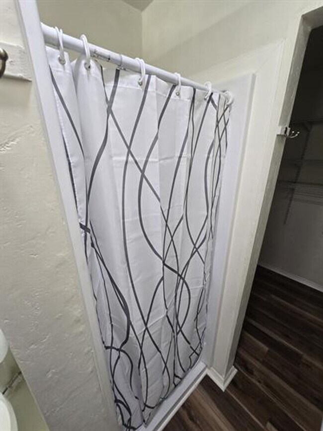 Building Photo - 2610 S Mission Rd