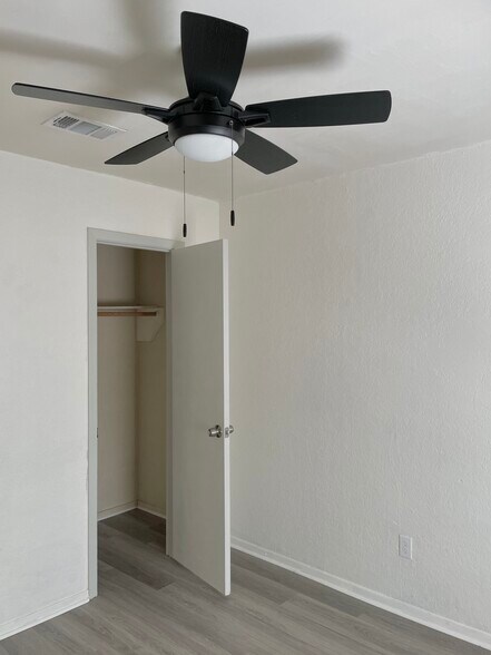 Building Photo - 8337 Clifford St