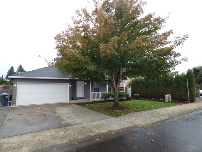 Building Photo - 3 bed 2.5 bath House in Stayton!! Close to...