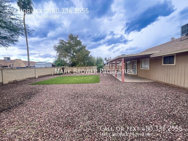 Building Photo - 1349 W Gila Ln