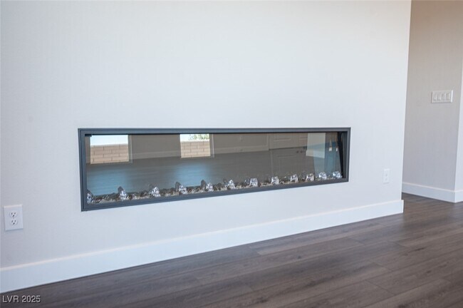 Building Photo - 117 Royal Cascade Ave