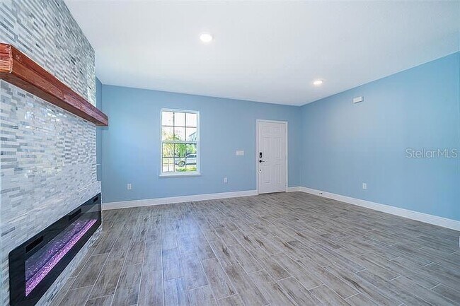 Building Photo - 626 Taft Dr