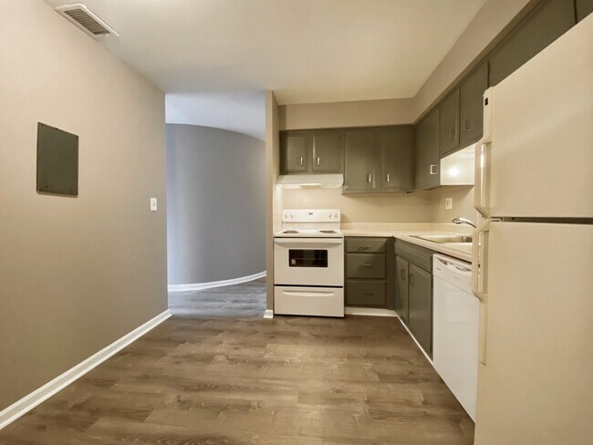 Building Photo - 2301 Beau Monde Ln