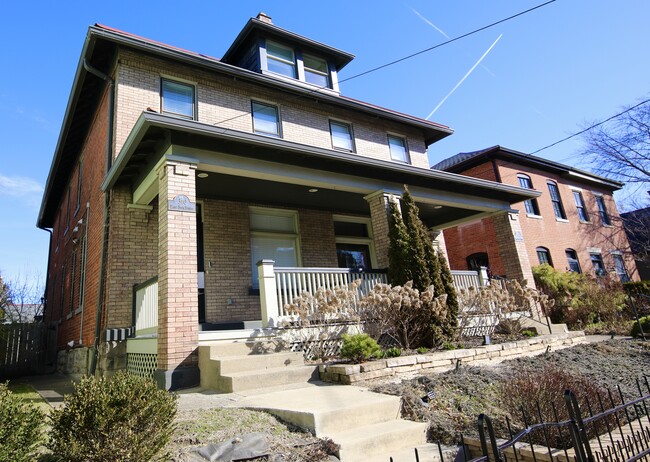 Building Photo - 310 E Beck St