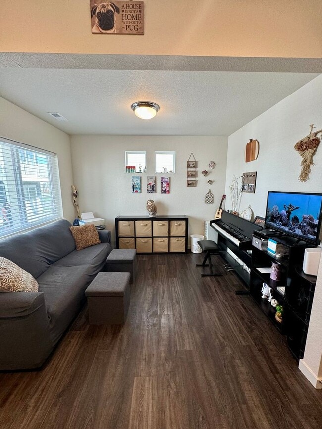 Building Photo - Like New 3 bedroom home in Banning Lewis