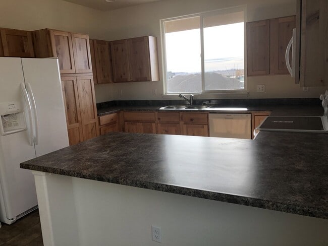 Building Photo - 858 Sunlight Peak Dr