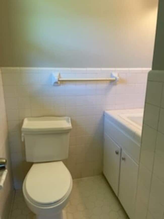 Building Photo - 740 Haywood Dr NW
