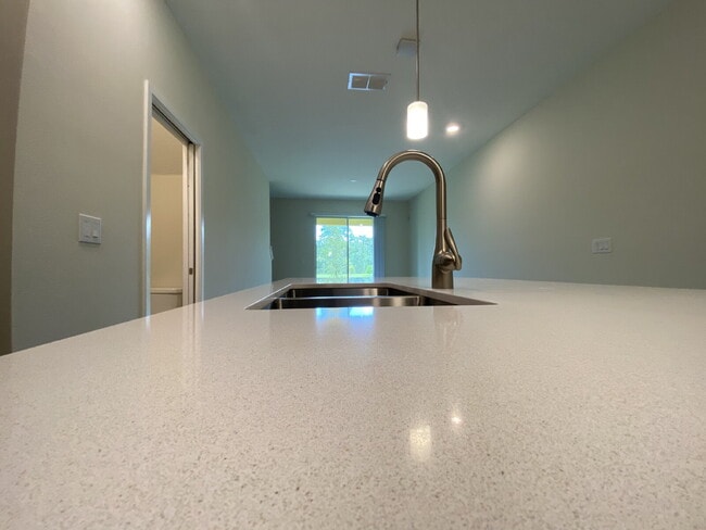 Building Photo - "Charming 3-Bedroom Oasis with 2.5 Baths i...